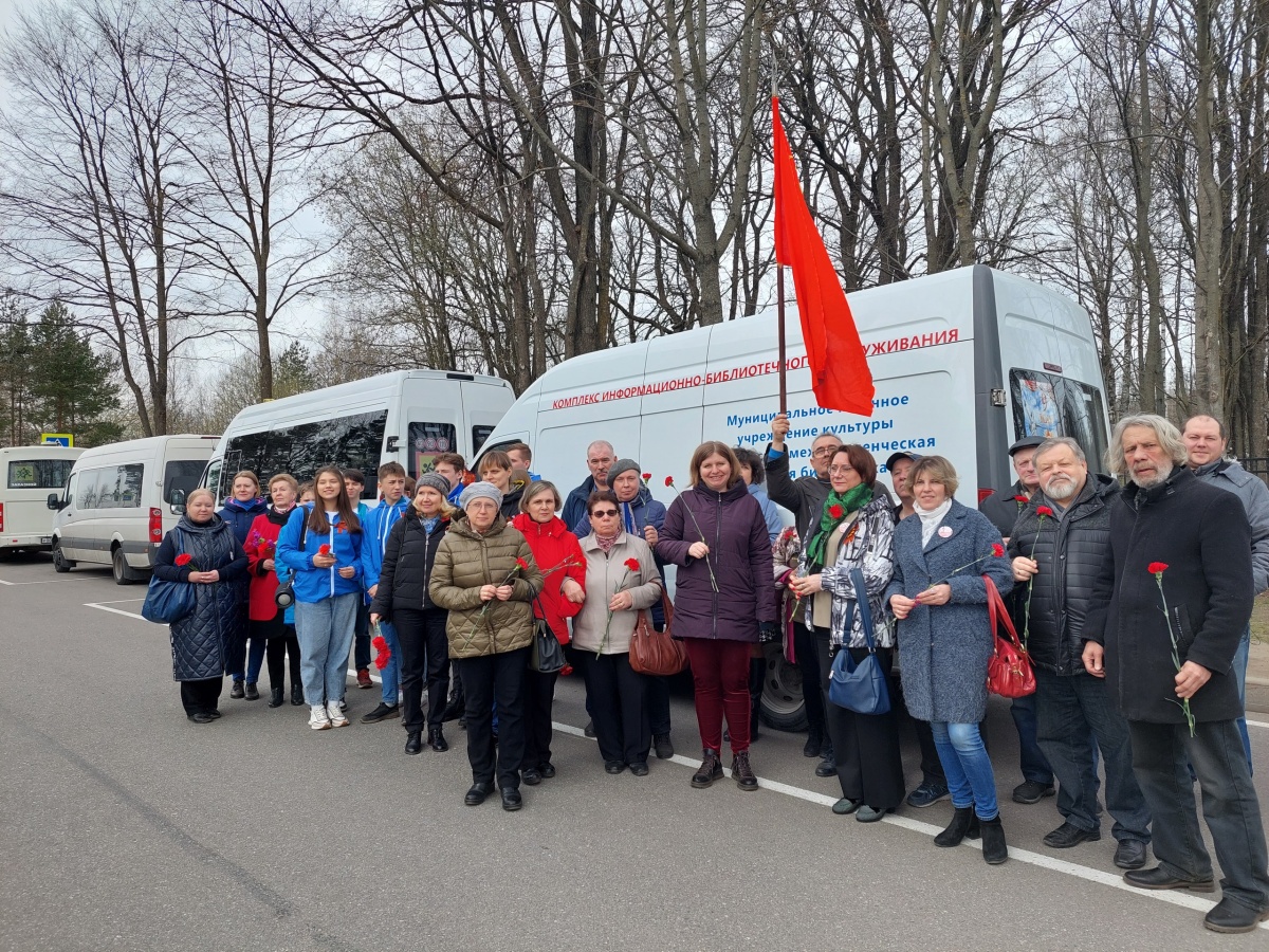 05.05.2022. Библиобусы Ленинградской области - участники автопробега "Война. Победа. Память."