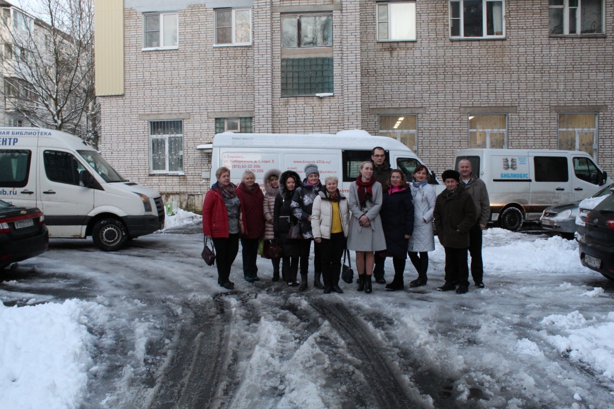 06.11.2019 г. Автопробег библиобусов, посвященный  Году здорового образа жизни в г. Кириши.  