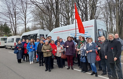 05.05.2022. Библиобусы Ленинградской области - участники автопробега "Война. Победа. Память."